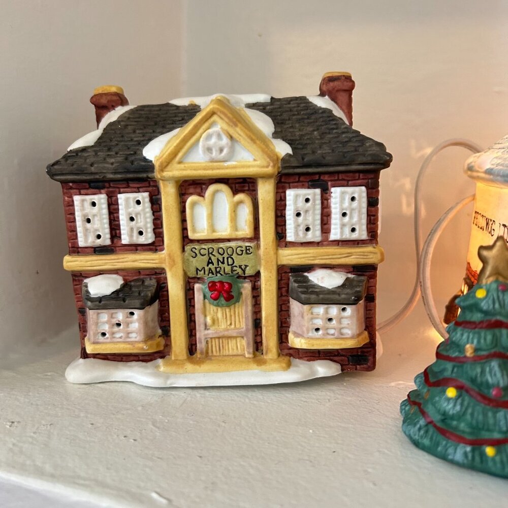Seymour Mann A Christmas Carol Village Scrooge Fezziwig Cratchits Ceramic Light - Picture 7 of 9